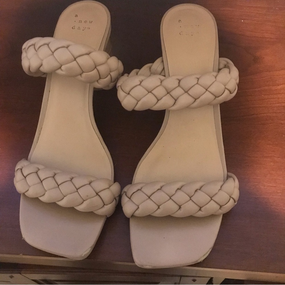 Women’s basil mule heels brown . Bottom stains can be removed easily!